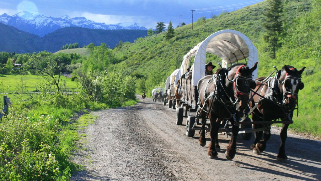 covered wagon trips wyoming