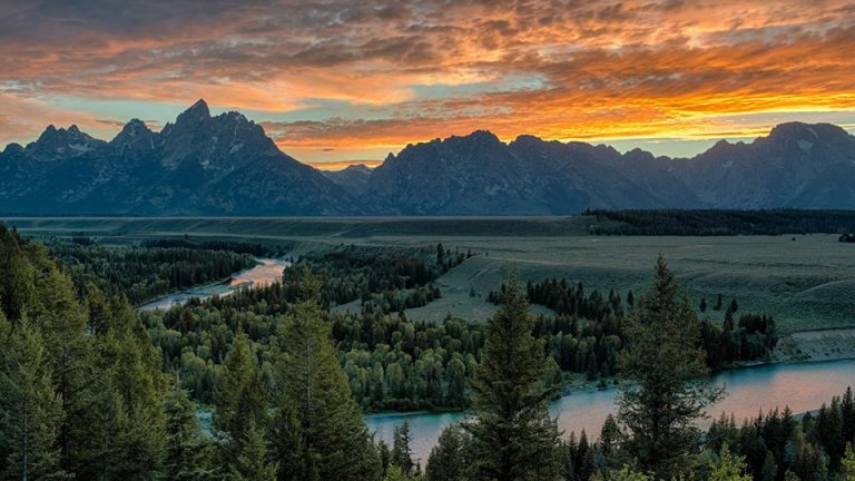 5 Reasons Jackson Hole Should Be Your Yellowstone Base Camp
