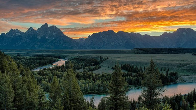 4 Reasons Jackson Hole Should Be Your Yellowstone Base Camp