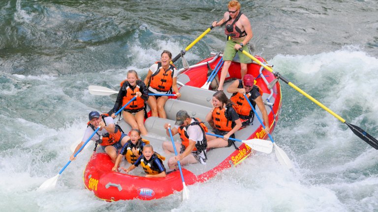 How to Choose Between Whitewater Rafting and Scenic Float Trips